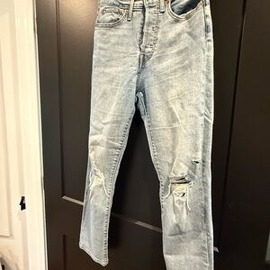 Levi's women Straight wedgie Jeans in Light Wash Denim